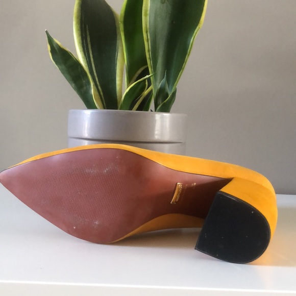 L’Intervalle Gold faux suede gold block heals. Size 5. - Picture 4 of 14